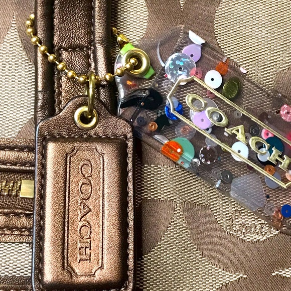 Breathtaking Coach Poppy Signature Bag, EUC! Exterior is spotless! - Picture 8 of 16